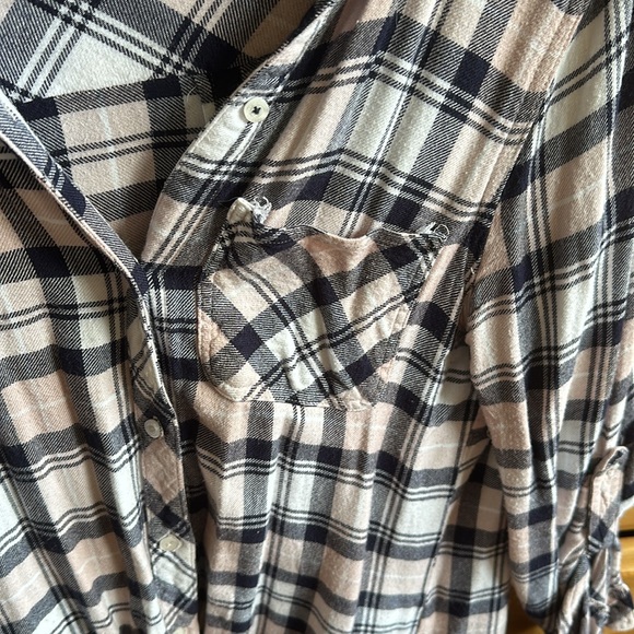 KENNETH COLE pink flannel. - Picture 2 of 4